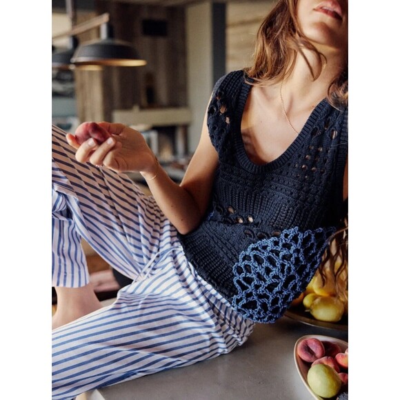 Zara Mixed Crochet Navy Blue Knit Sleeveless Top size S NWOT - Picture 3 of 7